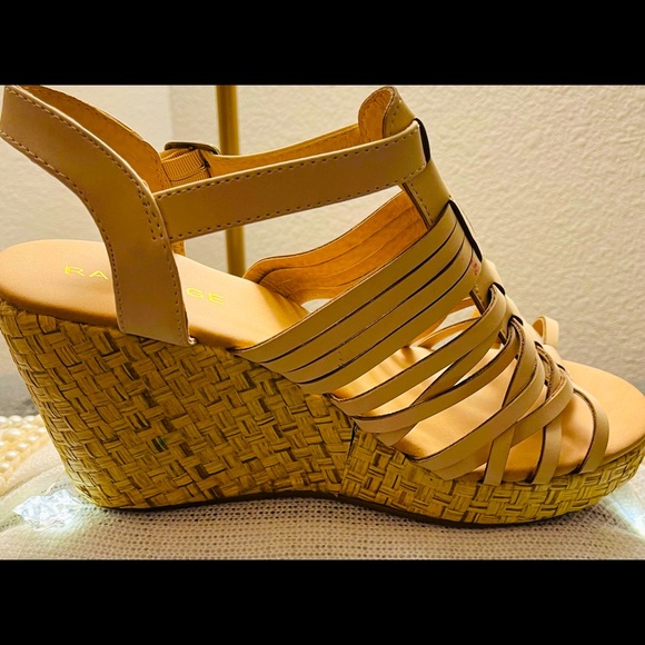 Wedge - Picture 1 of 8